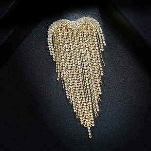 European and American Elegant Tassel Brooch Women's New Heart-shaped Corsage Celebrity Pin Atmospheric Cardigan Pin Coat Accessories