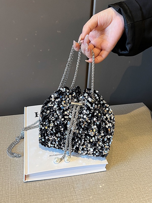Stylish and unique sequined bucket bag for women, 2026 new style, chic Korean style, shoulder bag, crossbody bag, evening bag, trendy pleats.