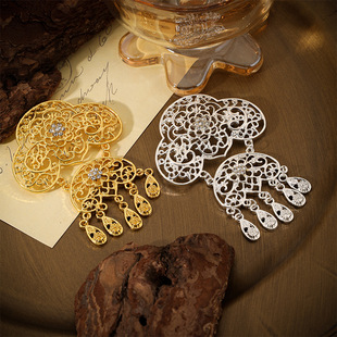 Southeast Asia cross-border hot brooch hollow design alloy temperament classic diamond tassel pendant chest ornaments wholesale