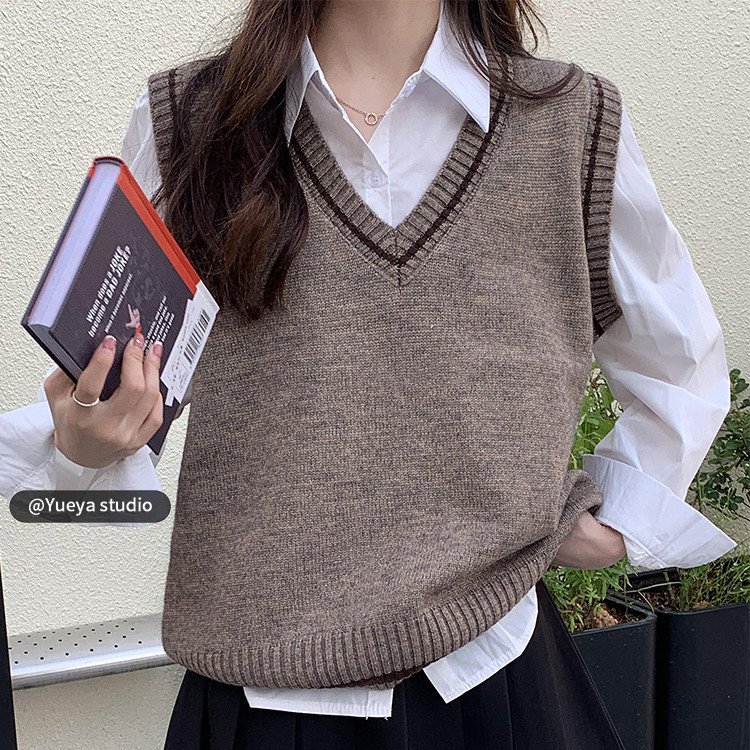 Knitted Vest for Women in Autum 2025 Japanese Style Style Loose Outer Wear V Neck Sleeveless Top Lazy Style Thin Sweater Vest