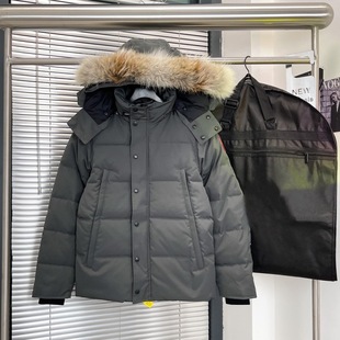 29 # Wyndham parka jiacket fur and badge