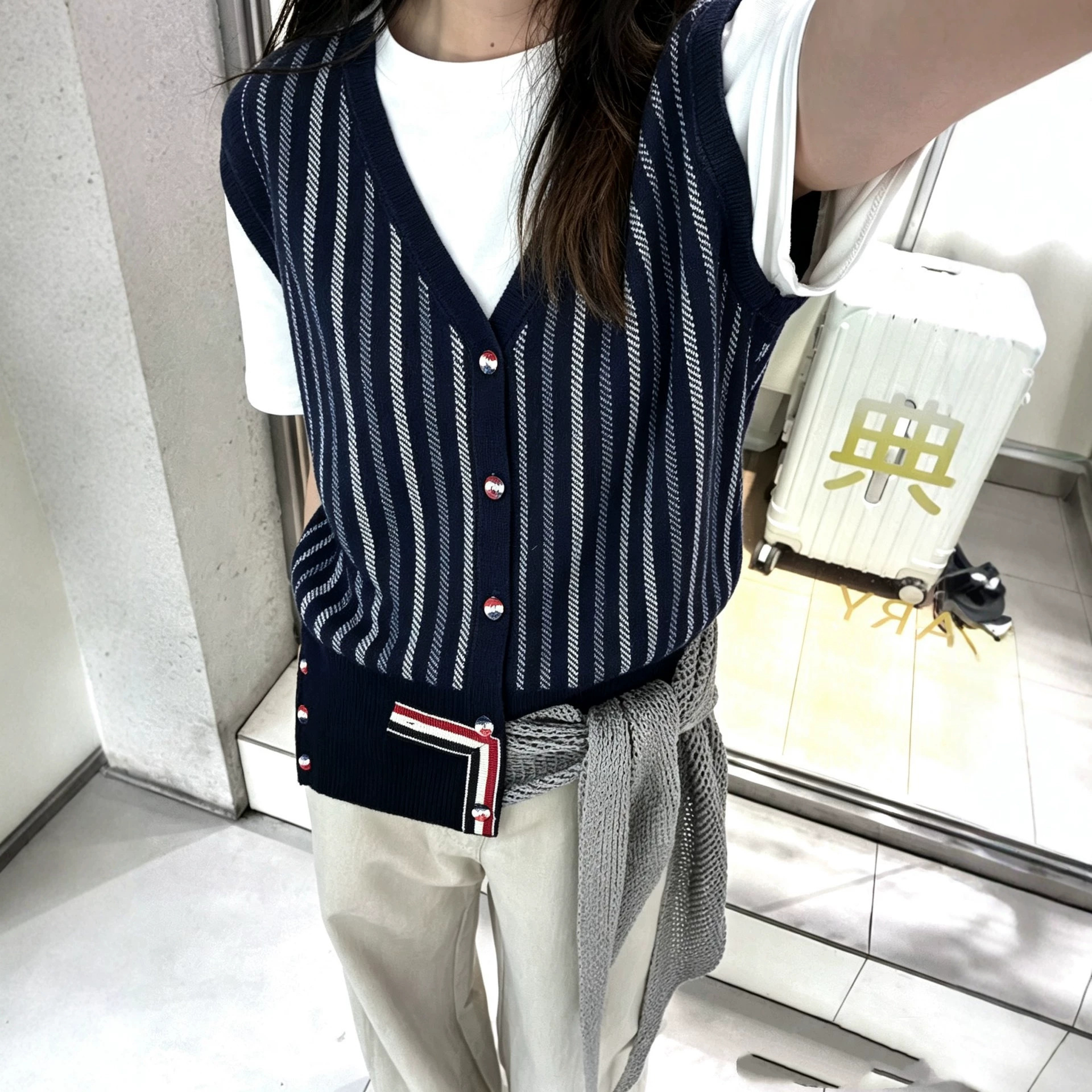 Original TB brand striped V-neck sleeveless vest, single-breasted knitted vest for women, Korean style irregular short top for women