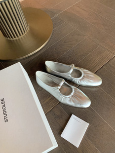 Net red with the same style ~ French round head with temperament sheepskin flat silver Mary Jane shoes for women in summer