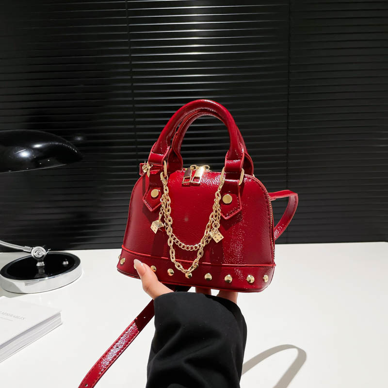 Cross-border niche design studded shell bag for women, 2025 new style, handbag, banquet-style high-end shoulder bag, crossbody bag.