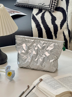 2025 New Style Light Luxury Quilted Cosmetic Bag Women's Large Capacity Portable Travel Wash Clutch Bag Cosmetic Storage Bag