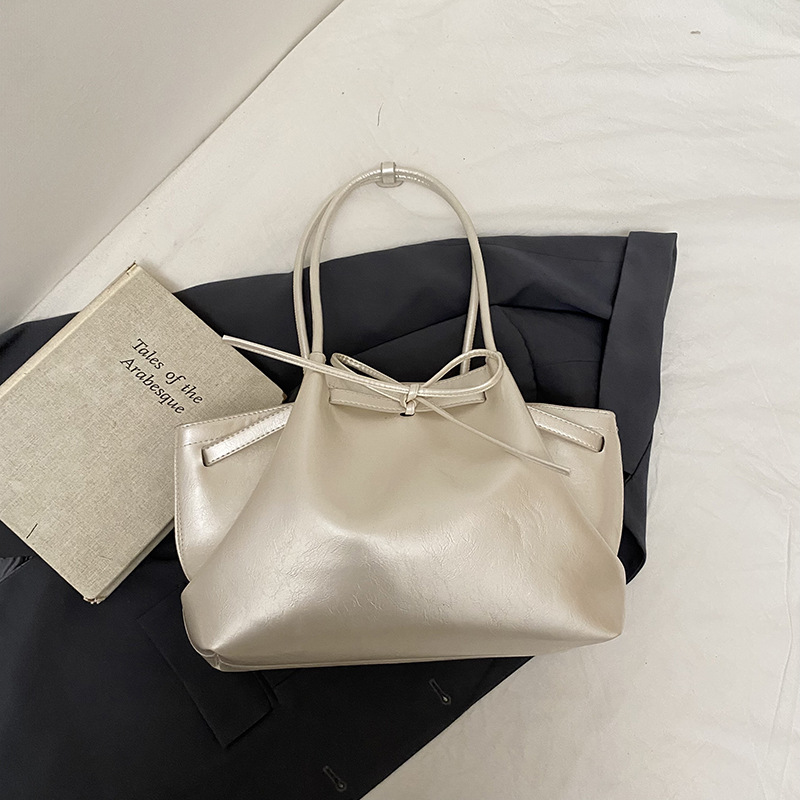 Niche style handbag for women, spring 2025 new fashion tote bag, sweet tie-up bow crossbody bag.