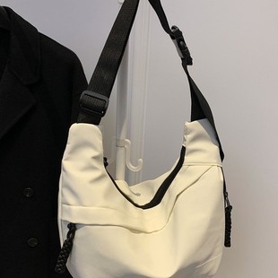 Japanese Style Literary Nylon Dumpling Bag Large Capacity New Fashion Commuter Messenger Bag Trendy Pure Color Shoulder Bag