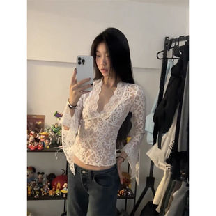 French Style Elegant Lace Stitching V-neck Long-sleeved T-shirt Women's Autumn and Winter New Slim-fit Sexy Spice Top