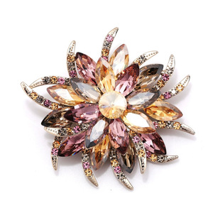 Crystal Artistry Flower Brooch High-end Women's Elegant Temperament Corsage Niche High-end Sense Pins Luxury Suit Accessories