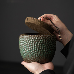 Japanese-style hand-made kiln-turned green wild tea jar large ceramic sealed storage jar storage jar Pu'er tea bin