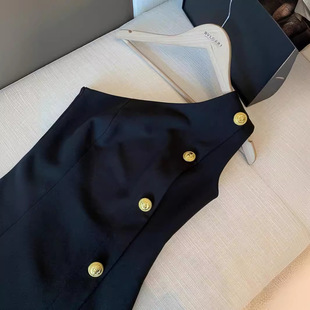 Internet Celebrity Same Style Lion Head Gold Buckle Elegant Slant Shoulder Small Black Dress Women's Summer Waist Slimming Elegant dress