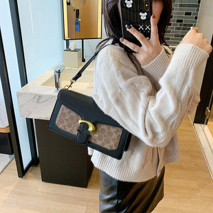 2023 new simple solid color stitching shoulder bag niche versatile underarm bag women's lychee pattern messenger bag