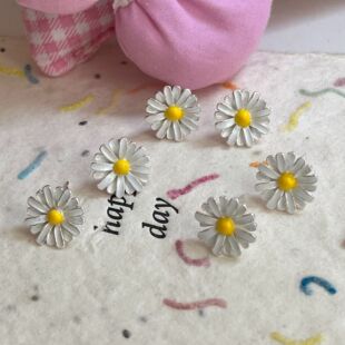 Summer Daisy Earrings Women's Flower Earrings S925 Silver Needle Elegant All-match Ear Jewelry Women's 2025 Internet Celebrity New Arrival