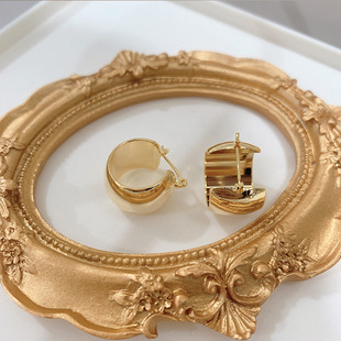 European and American Style Minimalist Fashion Brand Lazy Metal Three-dimensional Wide Face Ear Buckle C- shaped Earrings Distinctive All-match Fashionable Earrings for Women
