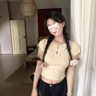 Short-sleeved T-shirt Women's Summer New Design Sense Lace Stitching Lace Sweet and Hot Slim-fit Slimming Base Top