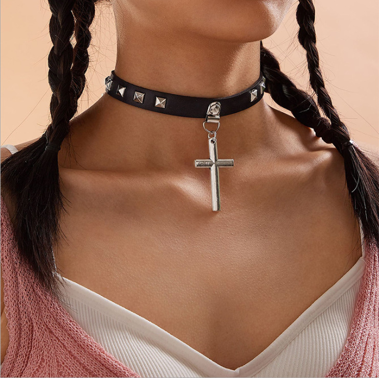 European and American punk style cross-border pu leather collar cross vintage rivet leather necklace choker clavicle chain