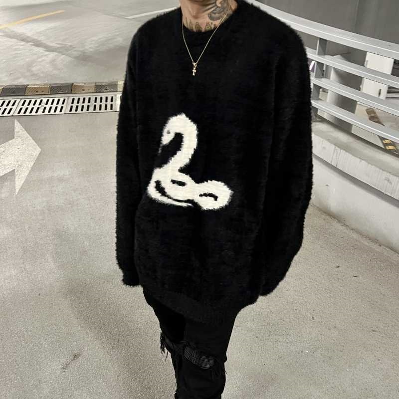 Dark-themed snake print, relaxed style, new autumn/winter collection, unisex black and white sweater, unique design, loose-fitting, high-street knit top