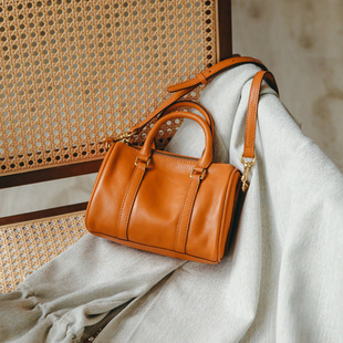 Classic Pillow Bag 2025 New Boston Top Layer Cowhide Large Capacity Casual All-Match Wide Shoulder Satchel