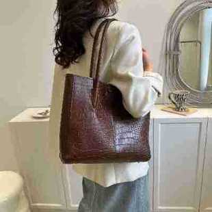 Trendy Large Capacity Bag 2023 Spring New Simple Casual Shoulder Bag Casual Large Capacity Commuter Tote Bag