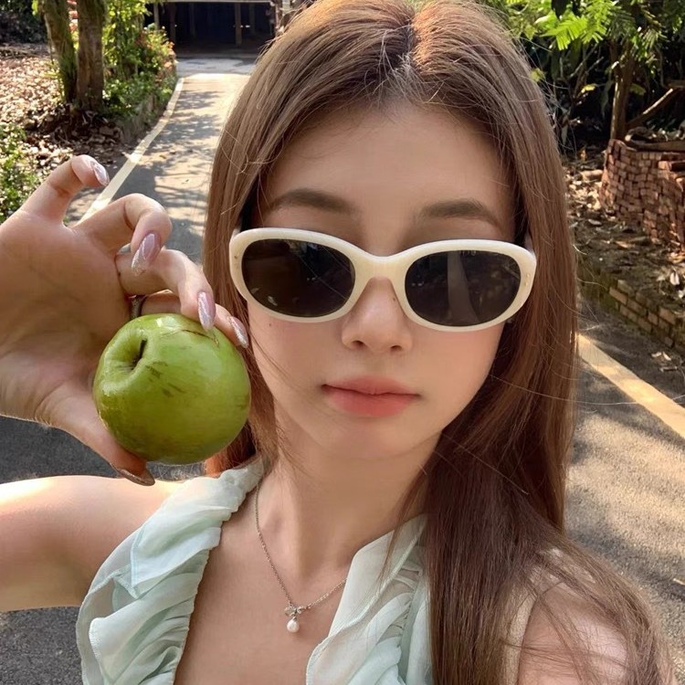 Korean Style Milky White Cat-Eye Summer Sunshade Sunglasses for Women with Round Faces, Small Fresh Holiday Beach Sunglasses Trendy