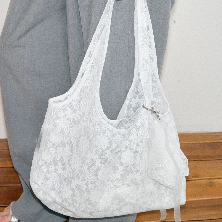 Korean niche design lace shoulder bag, stylish tote bag for women, perfect for travel, commuting, summer beach bag.