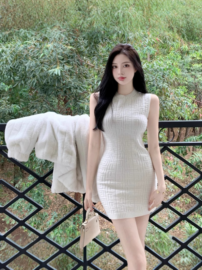 몸집이 작은 섹시하고 아름다운 이너웨어를 위한 순수한 욕망 스타일의 핫걸 짧은 스커트, 초봄을 위한 민소매 슬림핏 힙 커버 드레스