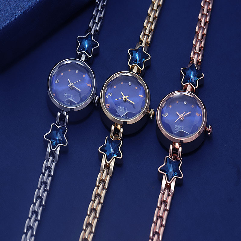 New high-value {Sea Blue Heart] bracelet watch for women, quartz student digital watch, non-mechanical watch