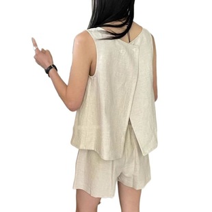 New Cotton and Linen Fashion Suit for Women with Design Sense, Discreet Sleeveless Vest Top, Casual Wide-leg Shorts Two-piece Set