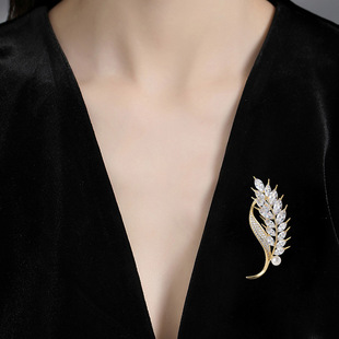 Retro Pearl Wheat Ear Brooch High-end Women's Pin Design Sense Niche Elegant Suit Corsage Mother's Day Gift