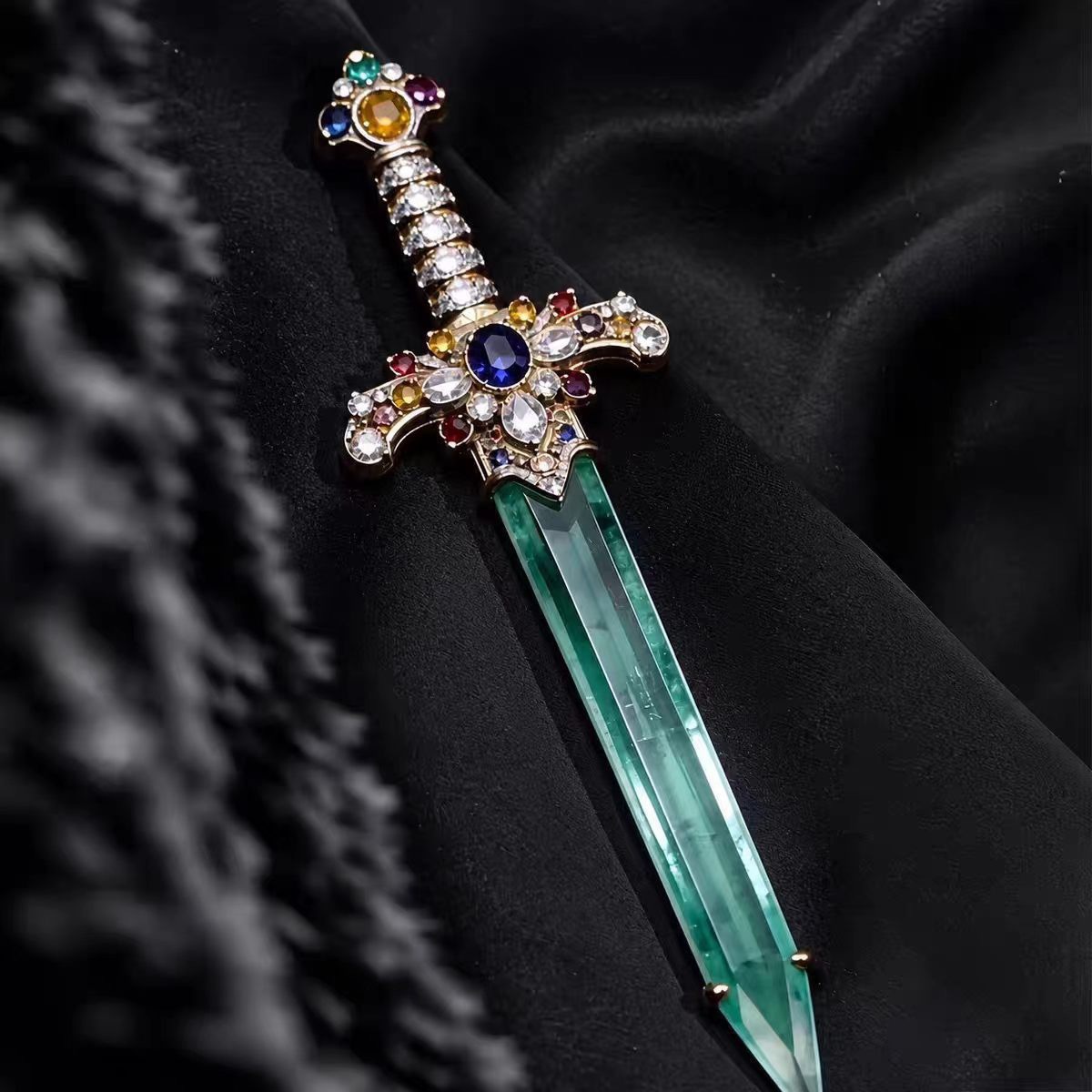 "Knight's Guard" Heavy-Duty Rhinestone Aquamarine Sword Brooch, Light Luxury Creative Fashion Exquisite Niche Design Brooch