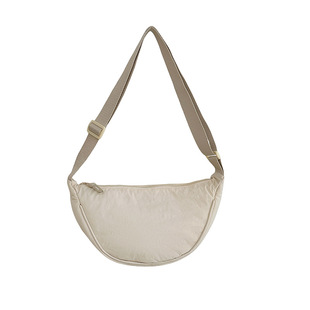 Factory direct new nylon dumpling bag fashion Joker lightweight shoulder bag leisure sports slung bag wholesale