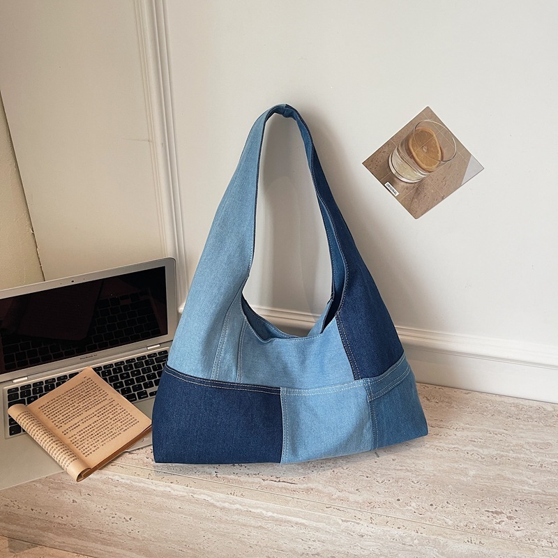 2026 New Retro British Style Light and Dark Denim Tote Bag for Women, Student Style, Relaxed Look, Crossbody Bag for Short Trips