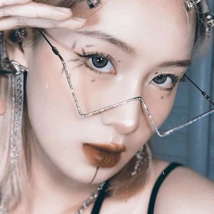 Ins Half Frame No Lens Glasses Frame Women's European and American Style W Style Metal Chain Internet Celebrity TikTok Same Style Glasses Frame Concave Shape