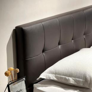 Ultra-thin leather bed modern simple new master bedroom 1 M 8 double bed Italian black waffle edge suspension bed