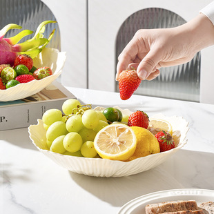 New PET Cream Style High Color Value Fruit Plate Petal Shape Fruit Plate Coffee Table Candy Snacks Fruit Plate Bear Pattern