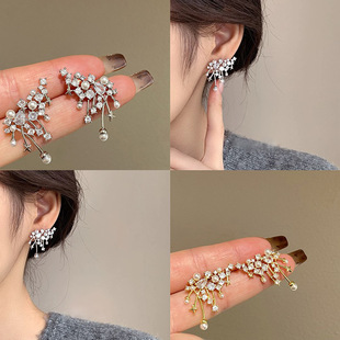 Star Same Style Earrings Super Flash Zircon Fireworks Pearl Earrings Light Luxury High-end Retro Earrings Design Sense Niche