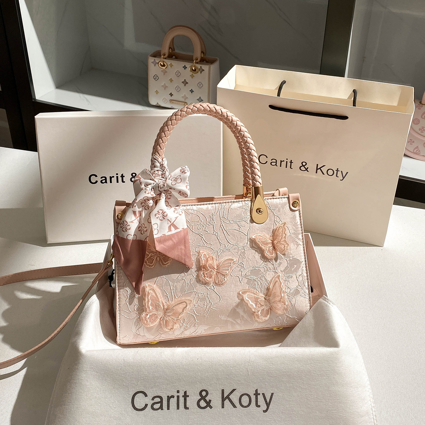 One-piece dropshipping niche butterfly embroidered tote bag, 2026 autumn/winter high-end fashion handbag wholesale.