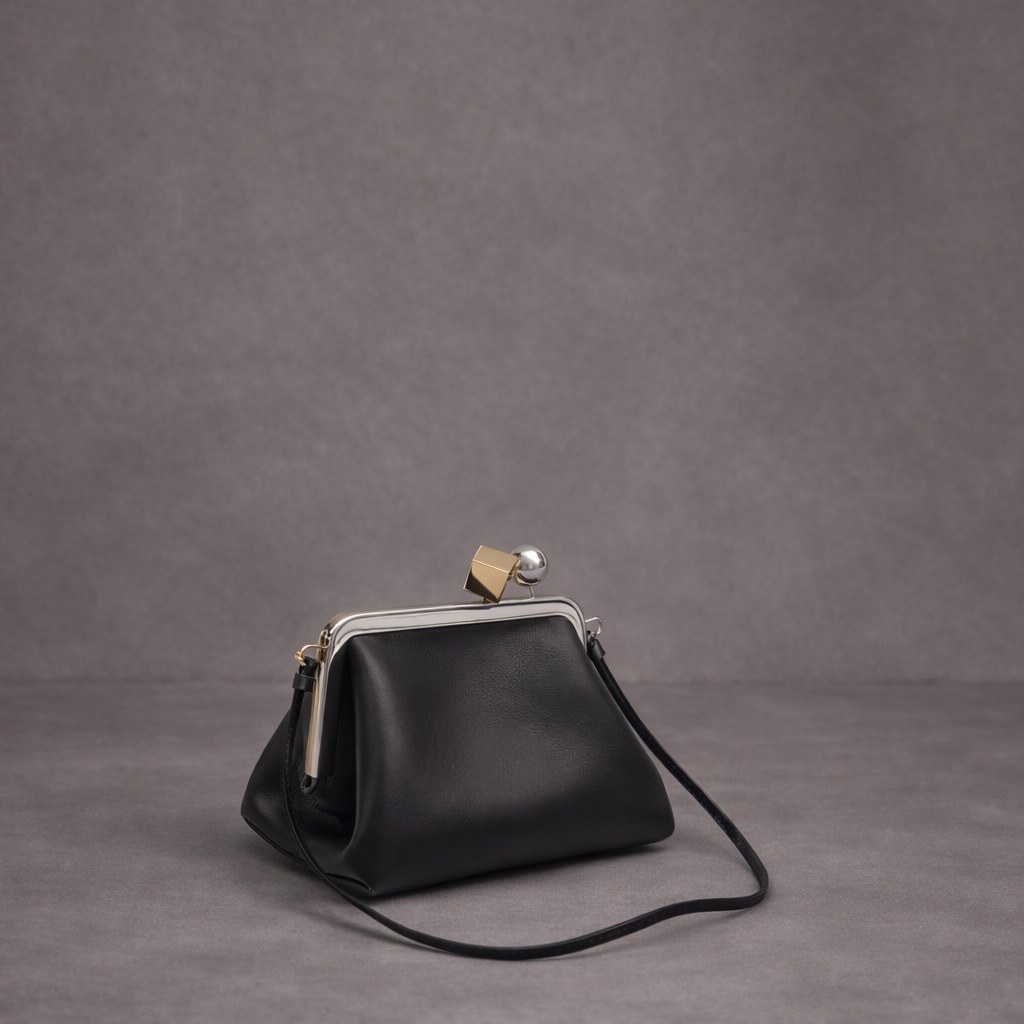 Stylish and minimalist metal square clip coin purse for women, party and evening bag, retro clip handbag, factory wholesale.