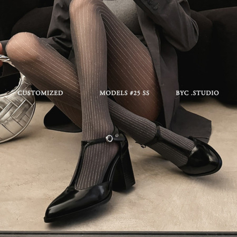 8.5cm Pointed Thick Heel Suede Sheepskin Summer Closed-Toe Hollow Retro T-Strap Fashion High Heel Sandals