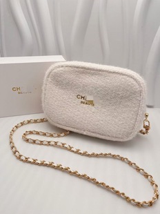 Christmas Courtesy VIP Velvet Makeup Bag Large Capacity Storage Fashion Plush Round Cake Bag White Christmas Small Round Bag