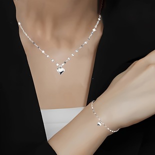 Gloss Love Necklace Peach Heart Niche Lip Chain Water Wave Chain Collarbone Chain Women's Ins Cold Style Light Luxury Simple