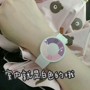 Xiaohongshu тот же мультяшный ПВХ гибкий клей УФ светочувствительный браслет, меняющий цвет УФ интенсивность наручного ремешка ..