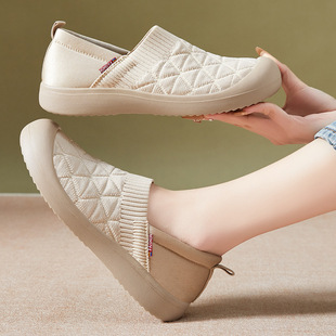 Shoes Women's Spring New Slip-on Old Beijing Cloth Shoes Lightweight Flat Shoes Soft Sole Comfortable All-match Mother Shoes
