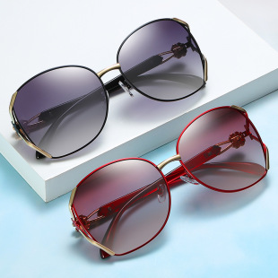 Four-leaf clover ladies polarized sunglasses small incense with high-end fashion sunglasses light color gradient glasses explosion wholesale