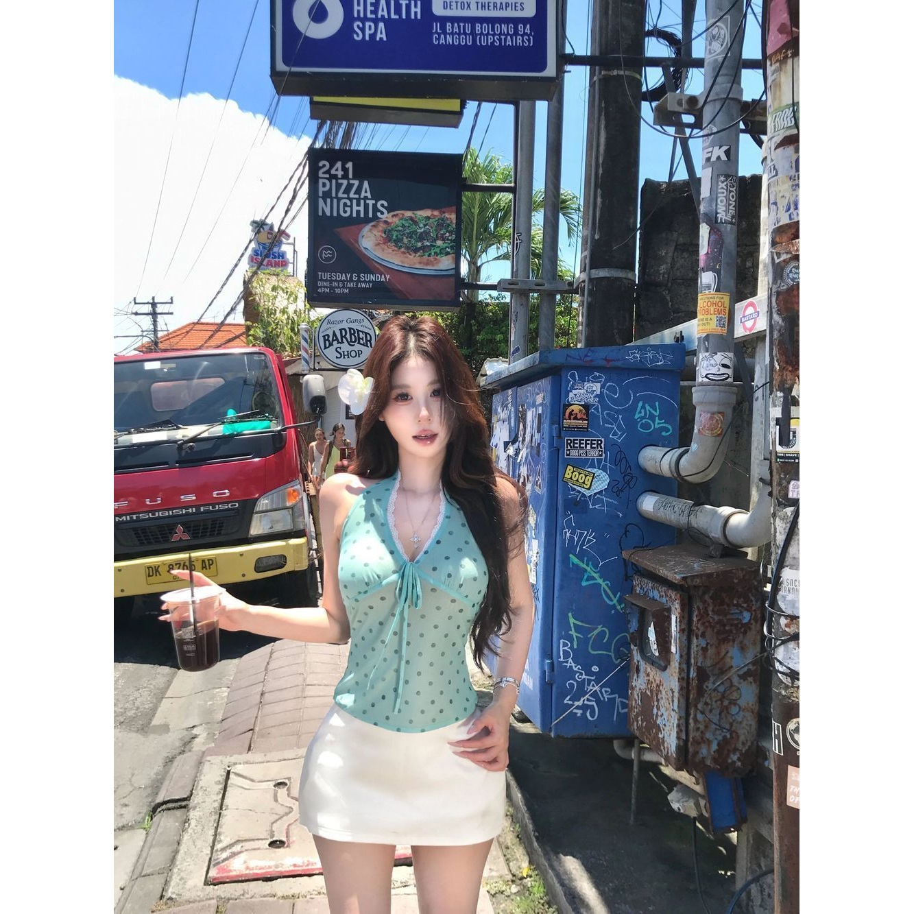 【First Love Honey Song】Hot Girl Sexy Halter Neck Two-Piece Skirt-Style Swimsuit Bikini for Women, Slim Fit, Stunningly Beautiful and Sexy with Deep V-Neck
