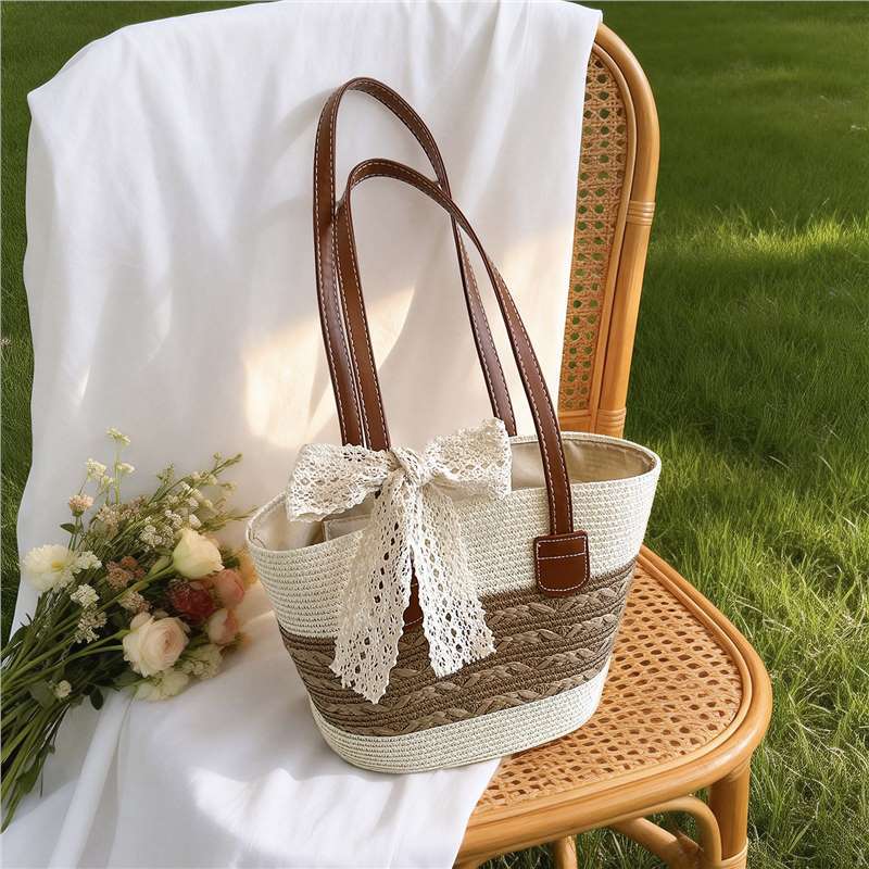 Striped woven shoulder bag for women, new spring 2026 style, casual vacation straw bag, large capacity, versatile tote bag.