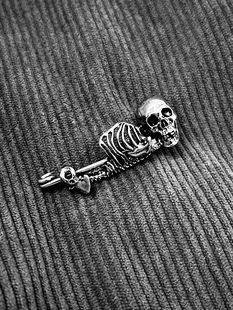 Cross-border European and American punk style Halloween vintage skull pin dark Goth brooch clothes waist accessories