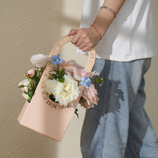 Hand-held flower box paper simple hollow hand-held flower basket folding English flower arrangement bag floral packaging gift box Christmas