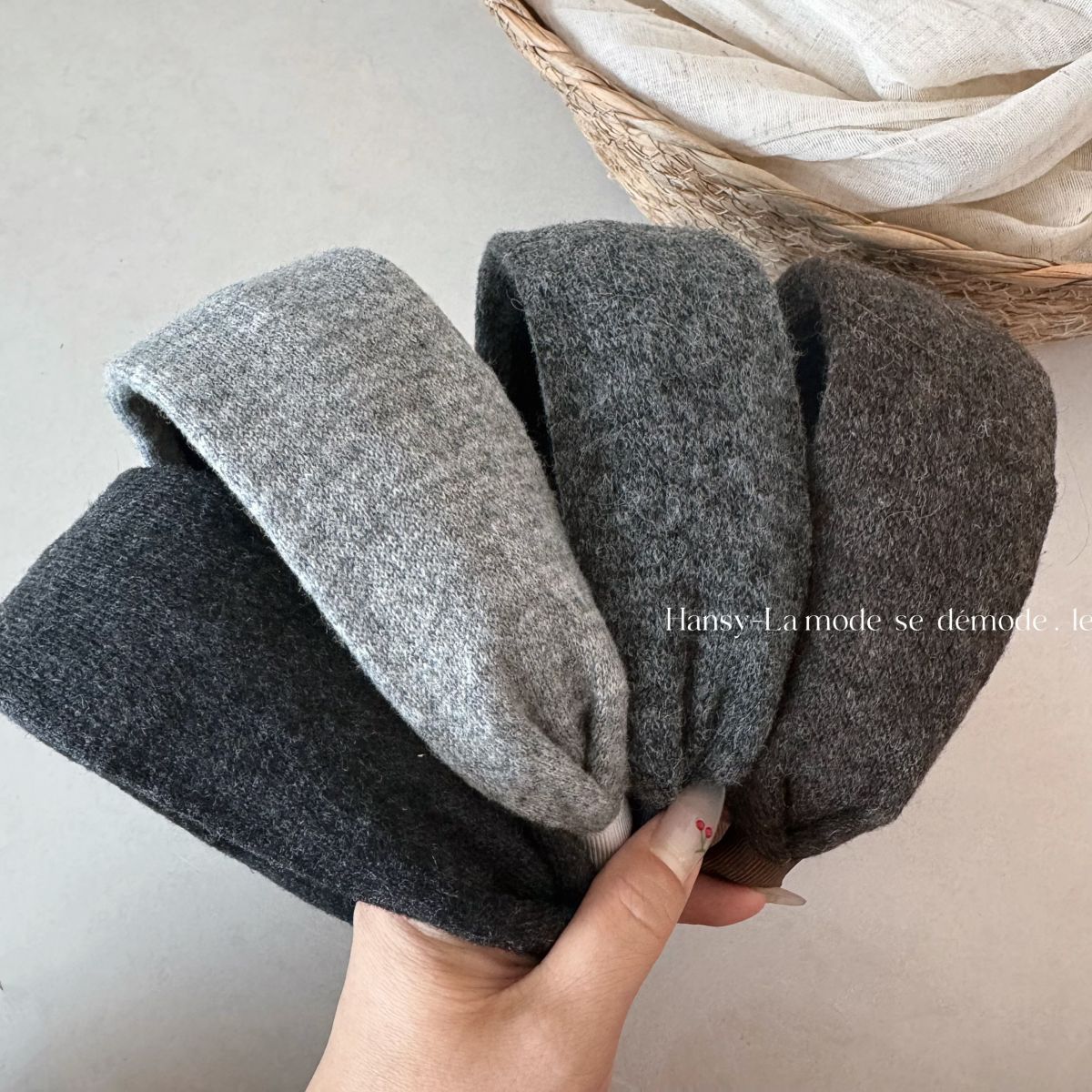 Autumn and Winter Dark-Colored Knitted Wide-Brimmed Headband for Women, High-End Feel, Face-Washing Hairband, High Cranial Headband, Hair Accessory, Headwear