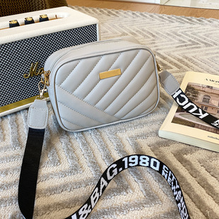 Bag women's bag 2022 new small square bag women's shoulder bag fashion crossbody bag small bag coin purse one-piece delivery